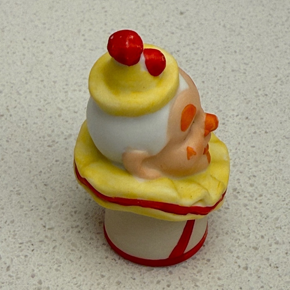 Vintage Enesco Clown Ceramic Thimble Red and Yellow 1987 1980s 80s Retro - Picture 4 of 10